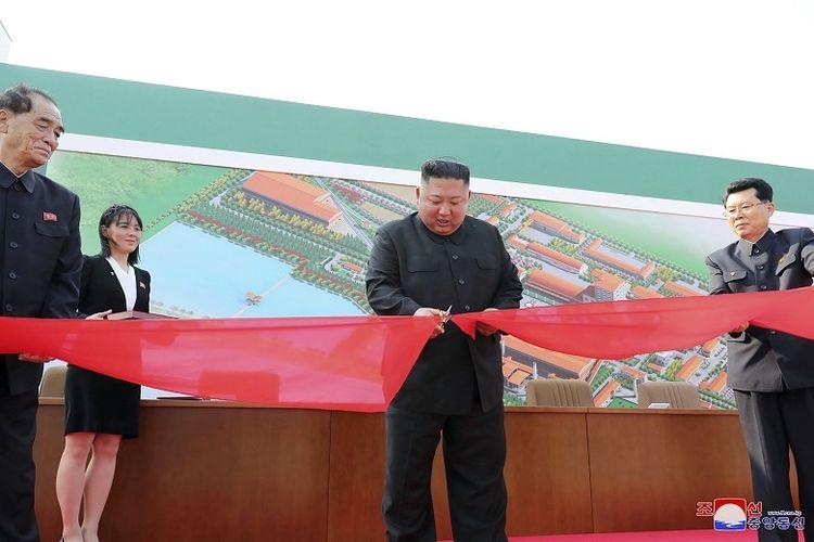 kim-jong-un-gunting-pita.jpg