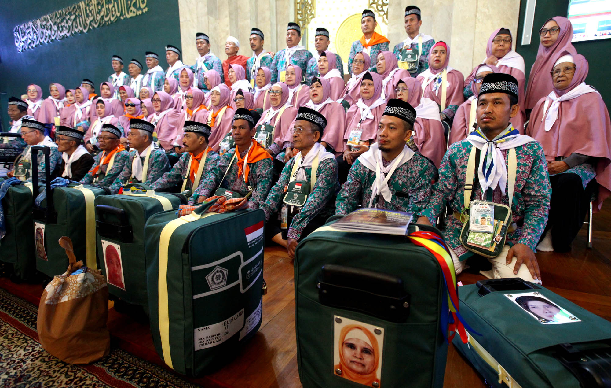 kloter-pertama-kota-bandung-berangkat-ke-tanah-suci-makkah_20190707_195451.jpg