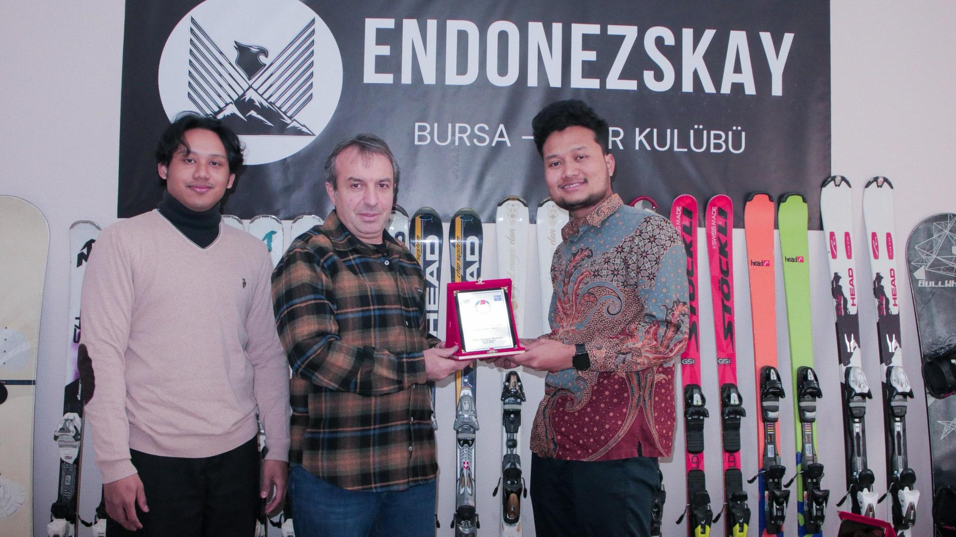 KLUB SKI INDONESIA - Peresmian cabang baru klub ski Indonesia Endonezskay di Bursa, Turki, 25 Desember 2025.Langkah ini sebagai bagian dari pengembangan komunitas olahraga musim dingin bagi mahasiswa dan diaspora Indonesia.