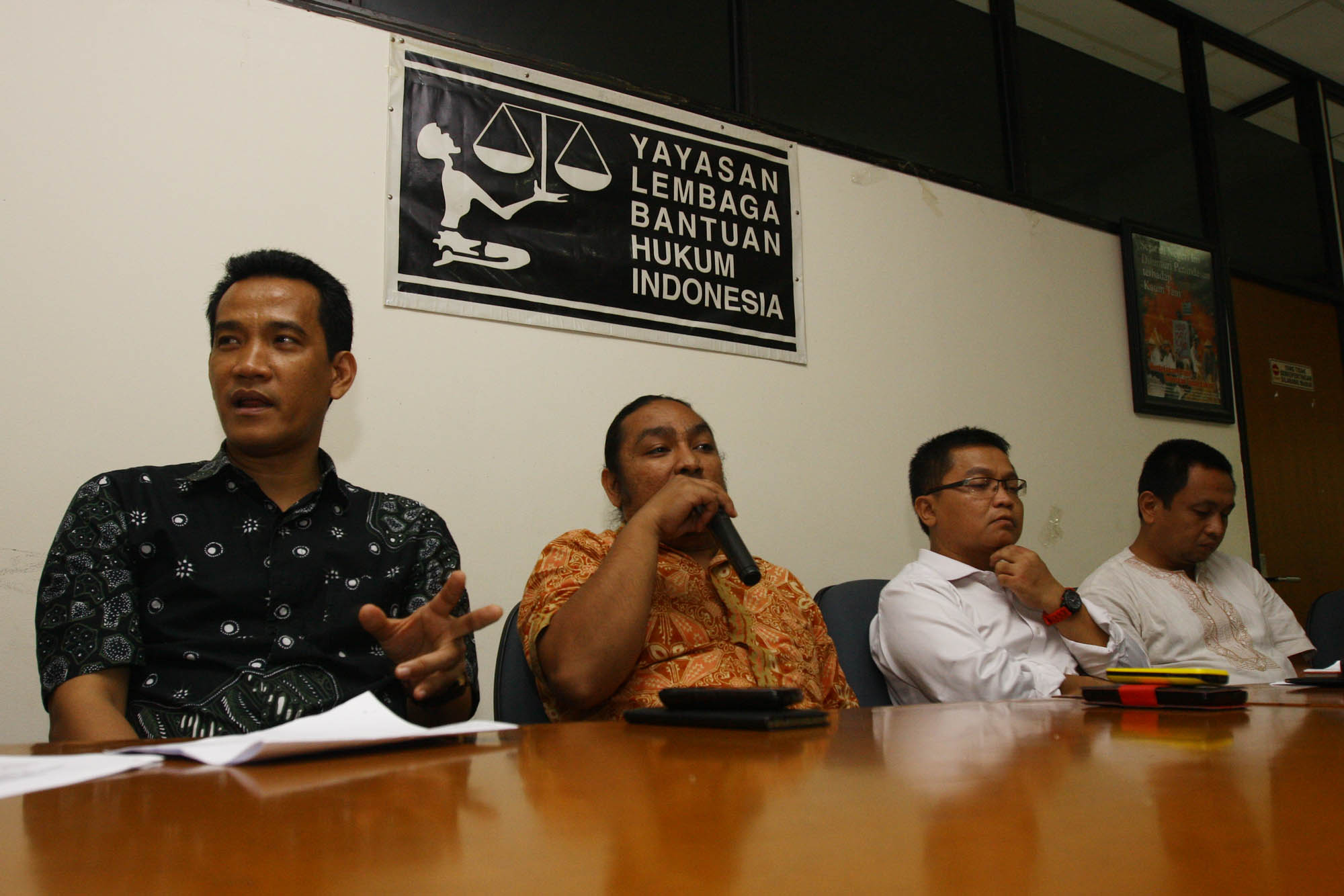 koalisi-masyarakat-sipil-kawal-pilkada-tolak-revisi-uu-pilkada_20150508_175031.jpg