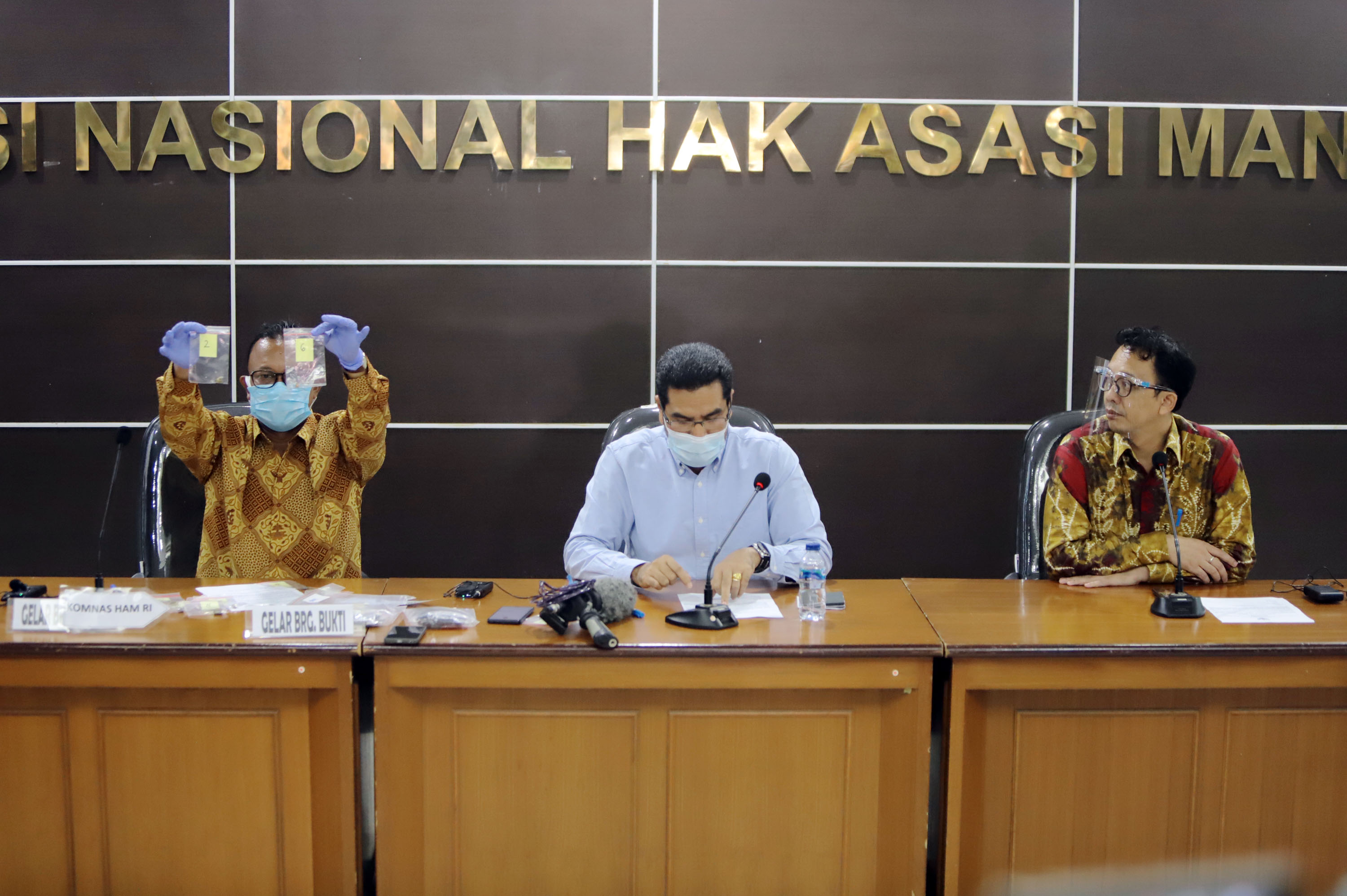 komas-ham-umumkan-temuan-lapangan-penembakan-laskar-fpi_20201228_162328.jpg