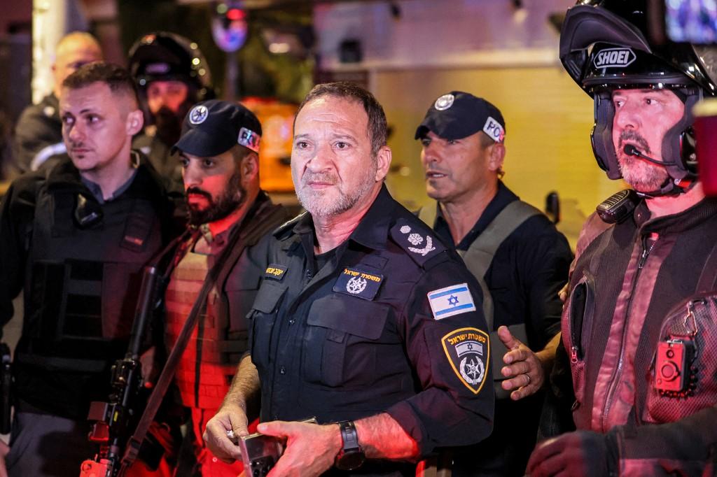 komisaris-polisi-israel-kobi-shabtai-tengah.jpg