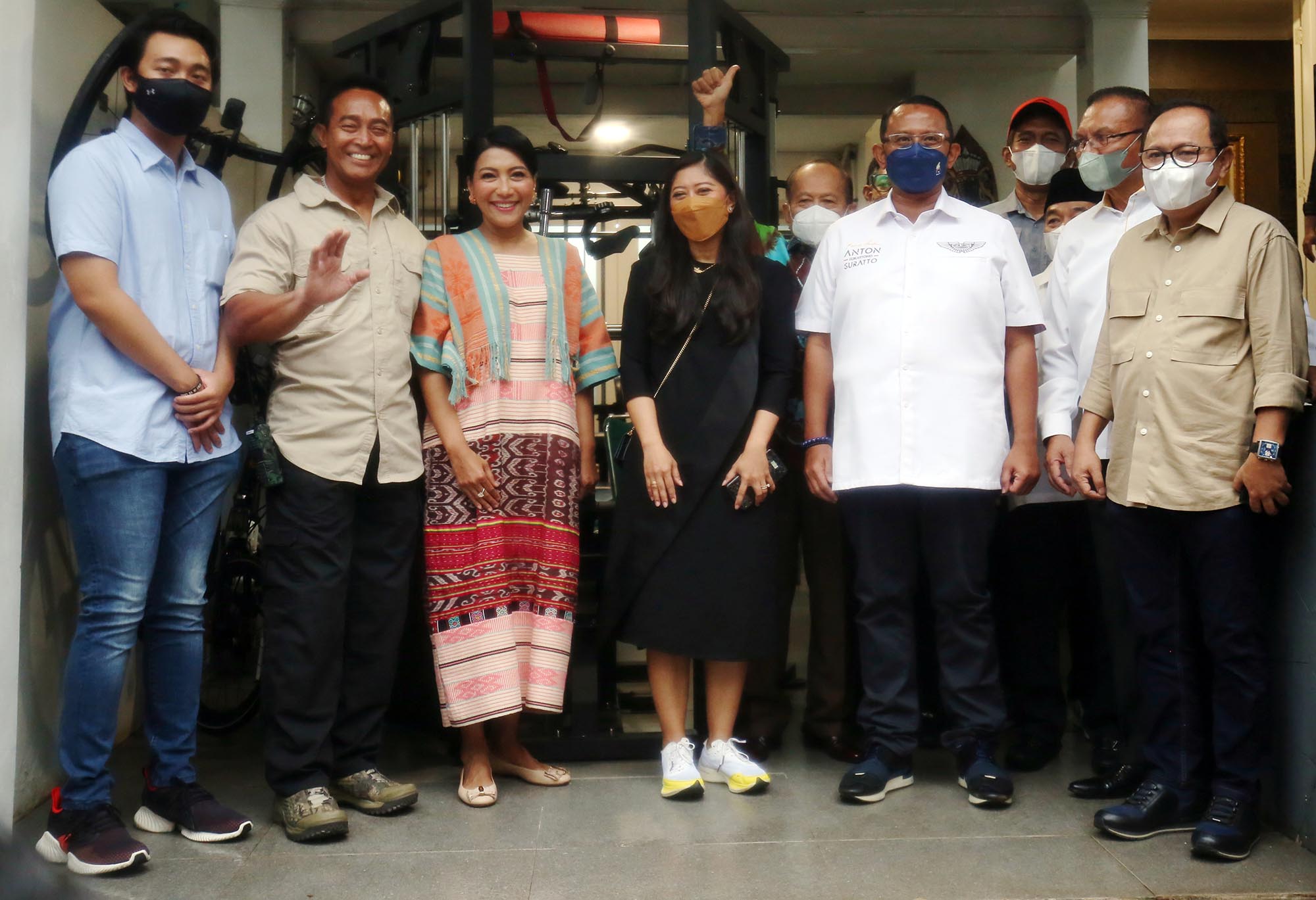 komisi-i-dpr-kunjungi-kediaman-jenderal-tni-andika-perkasa_20211107_184648.jpg