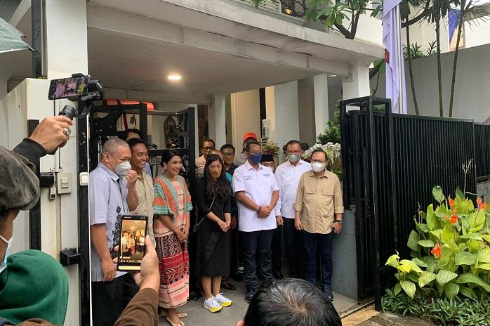 komisi-i-dpr-ri-menyambangi-kediaman-jenderal-tni-andika-perkasa-1.jpg