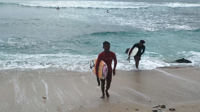 kompetisi-surfing-digelar-di-pantai-wediombo-gunungkidul_20181028_173143.jpg
