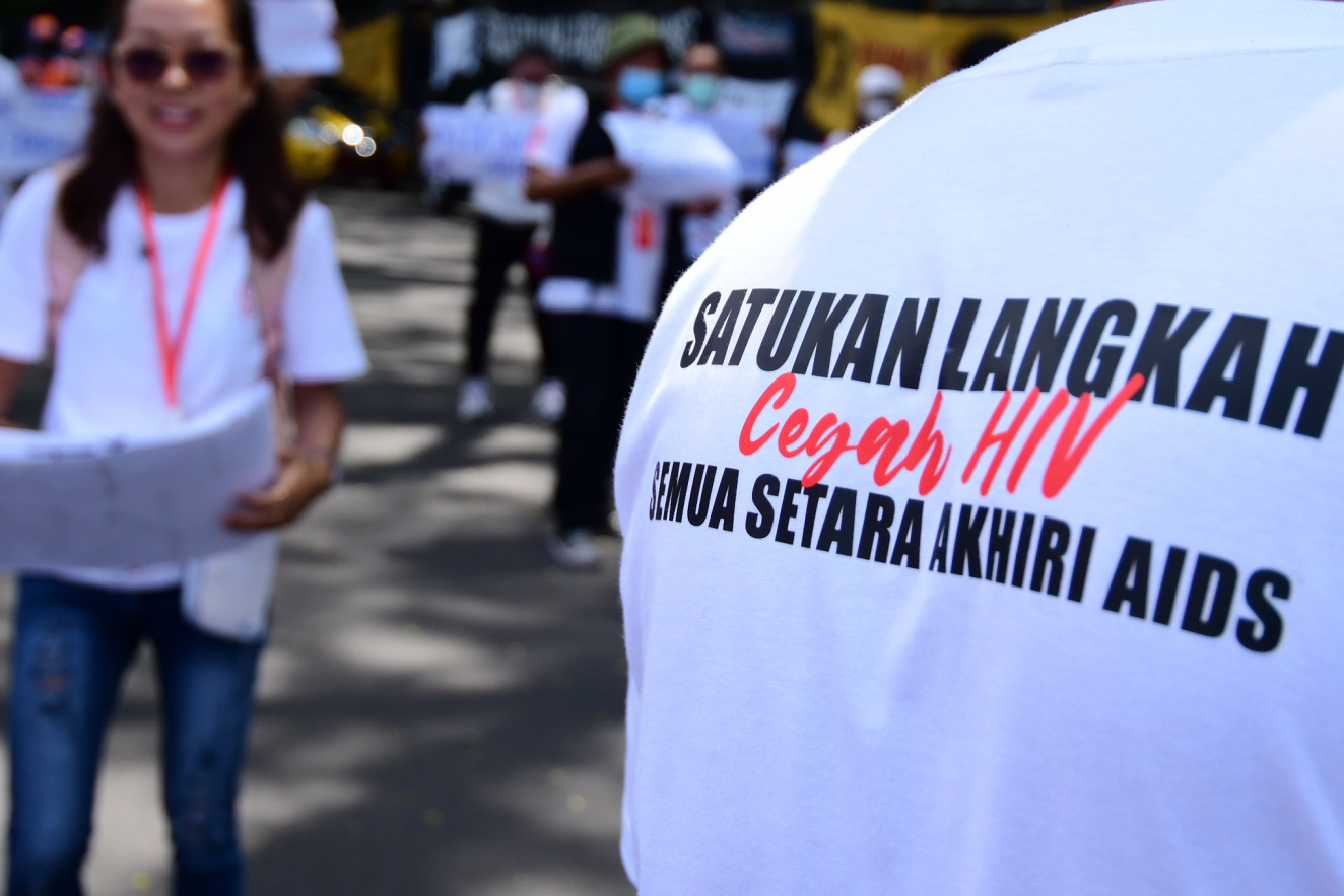komunitas-aksi-peringati-hari-aids-sedunia-di-kota-malang_20221201_120735.jpg