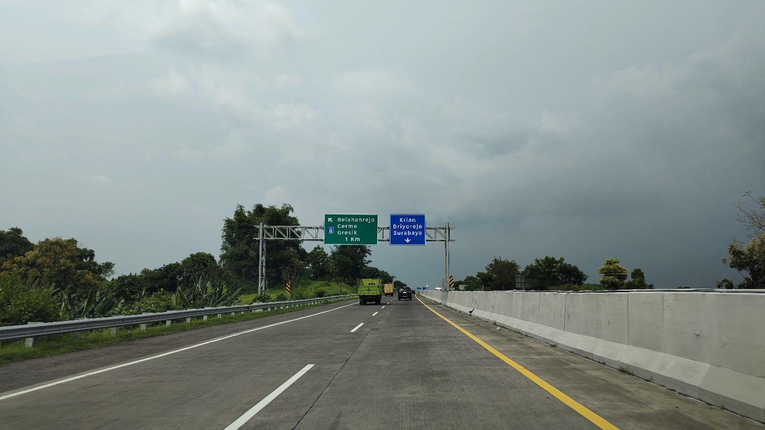 kondisi-dan-situasi-tol-surabaya-mojokerto-h-9-lebaran-2024.jpg