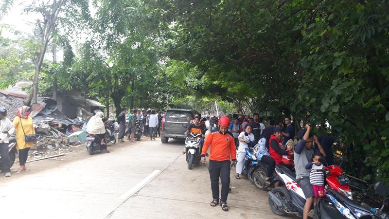 kondisi-jalan-disepanjang-jalan-pantai-cerita.jpg