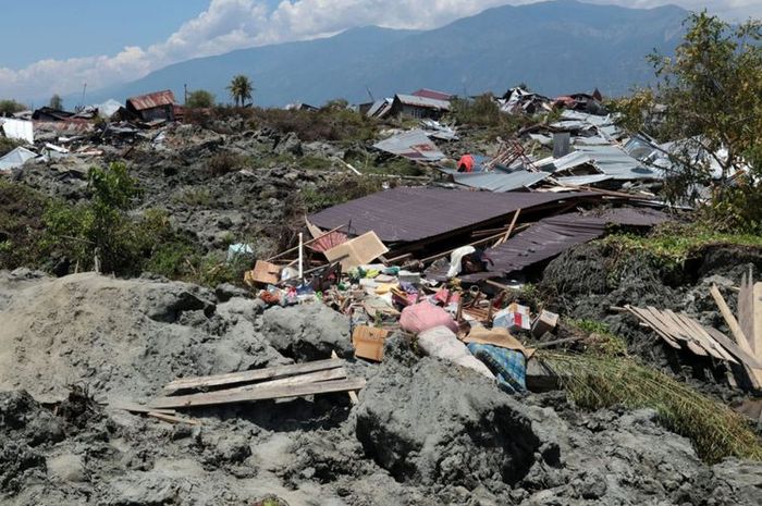 kondisi-kelurahan-petobo-kecamatan-palu-selatan-kota-palu-sulawesi-tengah-yang-terendam-lumpur_20181002_220840.jpg