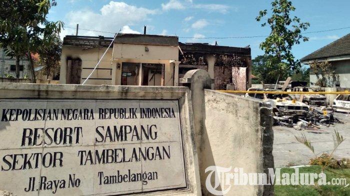 kondisi-polsek-tambelangan-sampang-madura-luluh-lantak-usai-dibakar-massa.jpg