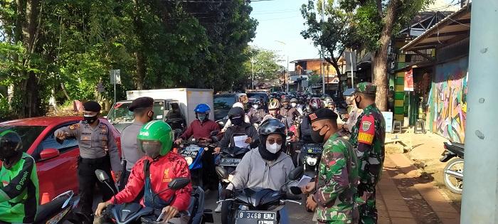 kondisi-terkini-di-pos-penyekatan-jalan-raya-lenteng-agung-11.jpg
