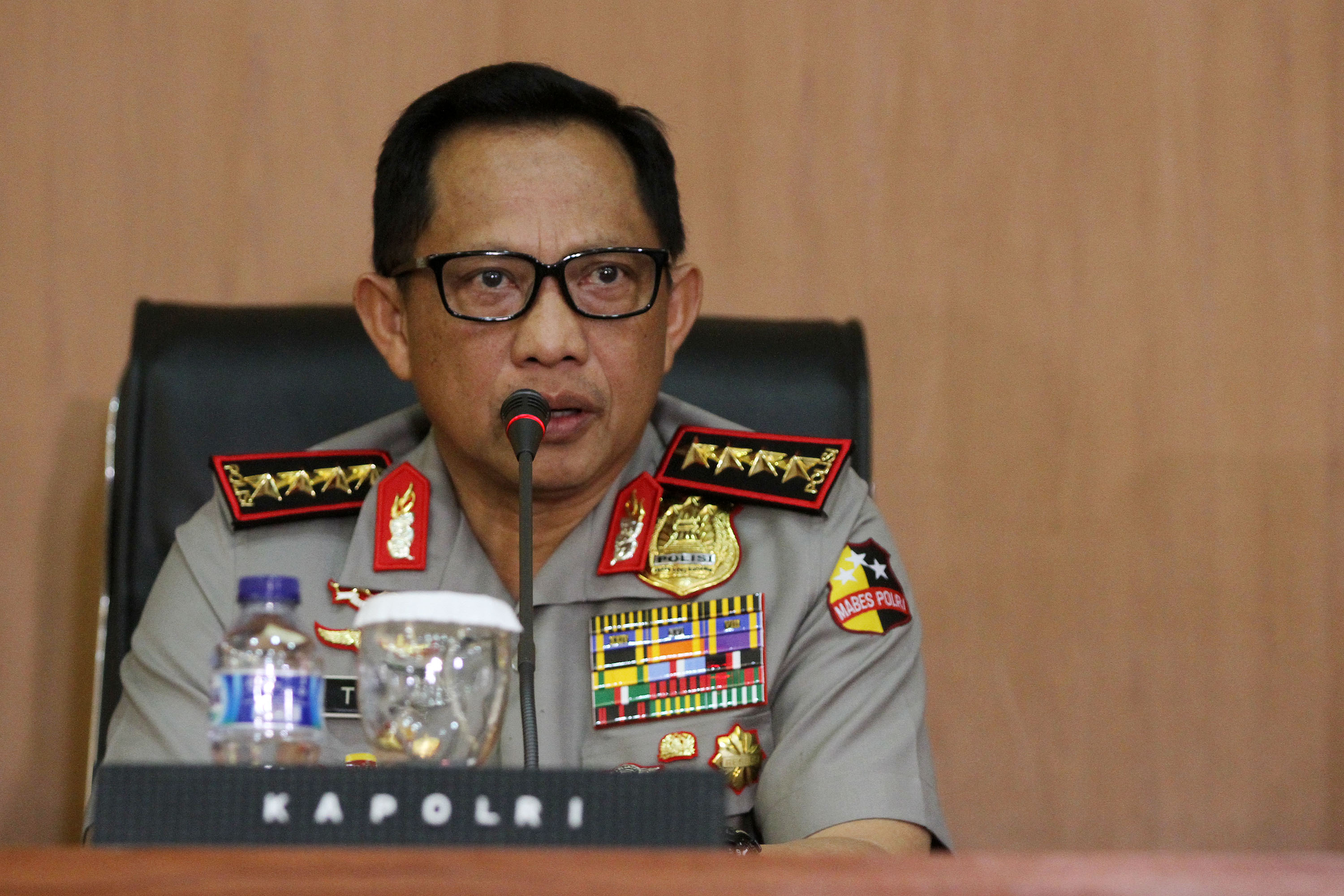 konferensi-pers-kapolri-terkait-bom-bunuh-diri-kampung-melayu_20170526_224846.jpg