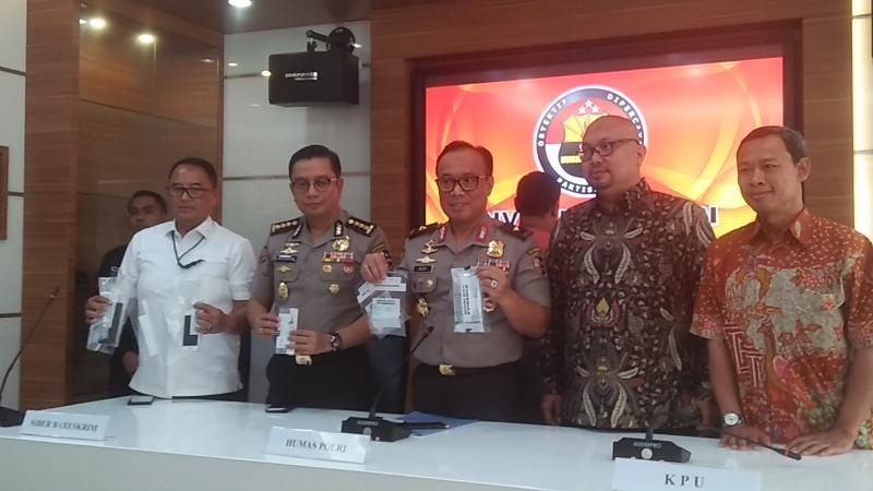 konferensi-pers-mabes-polri-terkait-kasus-penyebaran-video-hoaks-server-kpu-telah-disetting.jpg