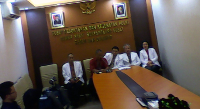 konferensi-pers-rs-polri-kramat-jati_20150410_130415.jpg