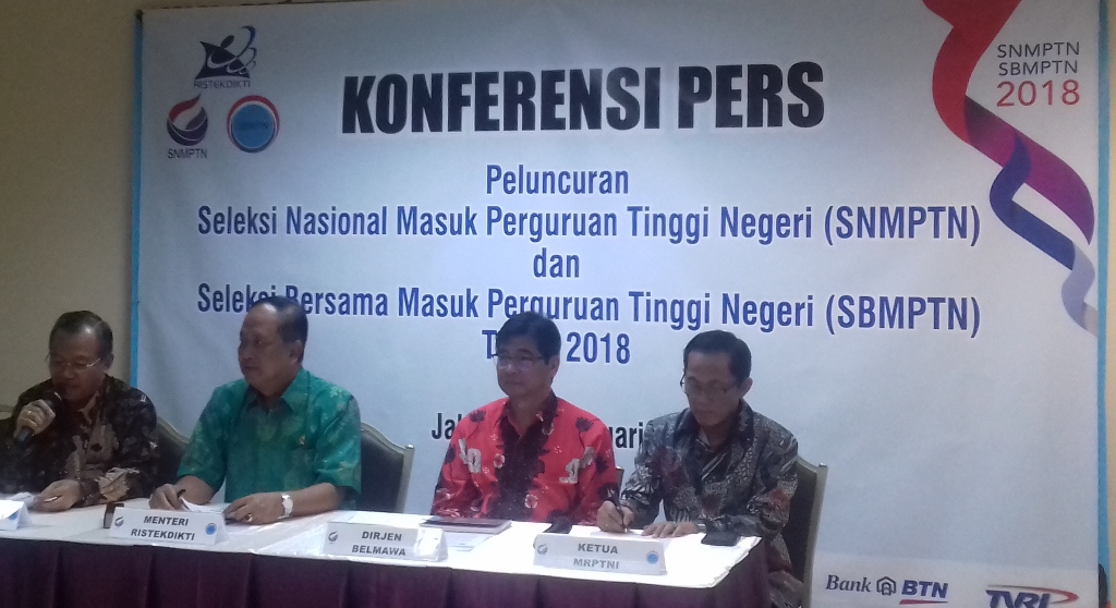 konferensi-pers-usai-peluncuran-pro_20180112_174356.jpg