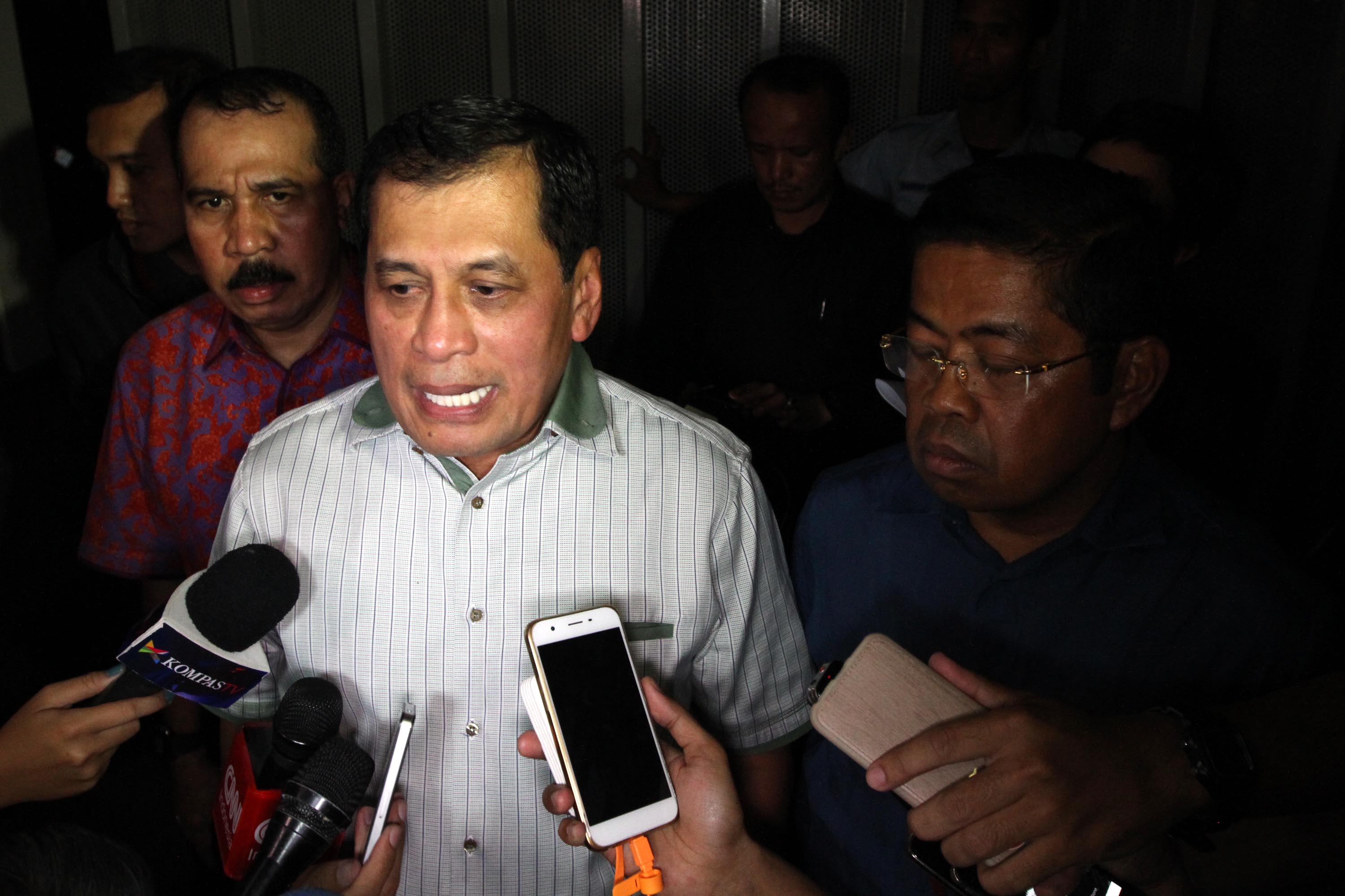 konpers-golkar-terkait-setya-novanto_20170717_220719.jpg