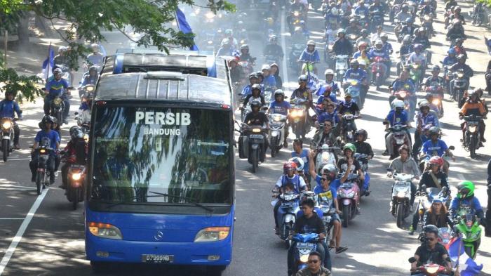 konvoi-bobotoh-persib-bandung_20151017_053337.jpg