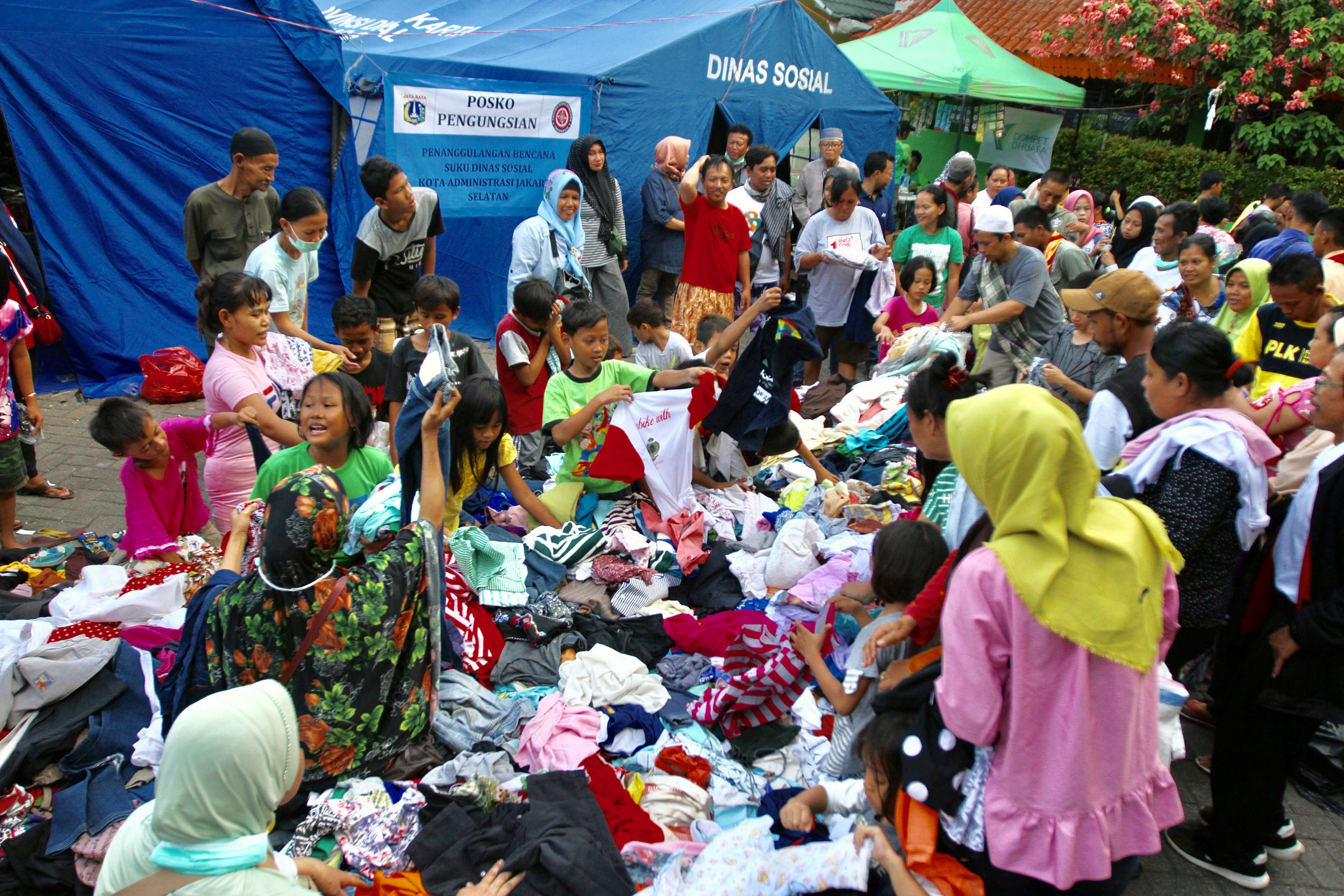 Ingin Berbagi Baju Layak Pakai? Box of Kindness Hadir di Tempat Ibadah & Perkantoran, Ini Lokasinya
