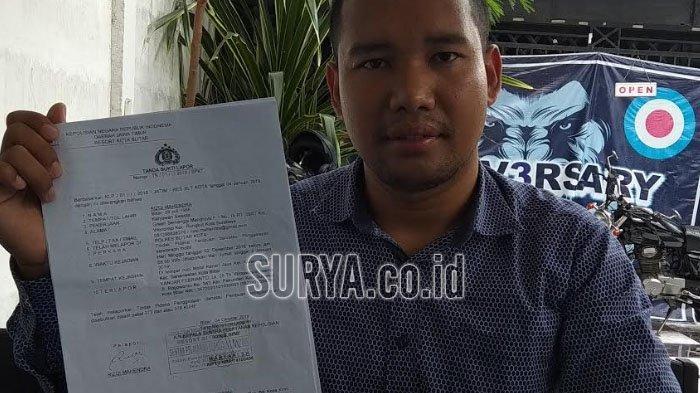 korban-menunjukkan-surat-laporan-kasus-penipuan-dari-polres-blitar-kota.jpg
