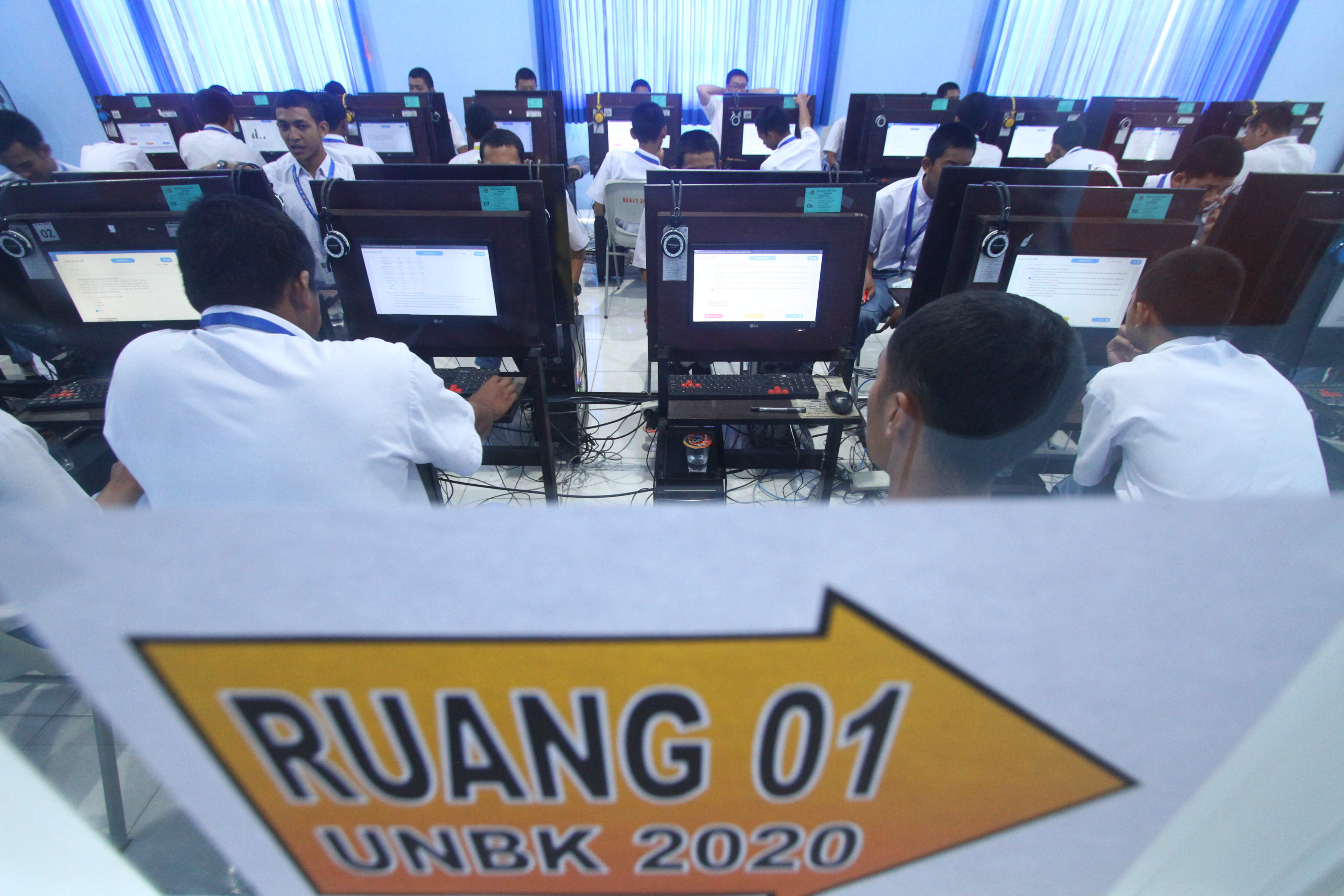 kota-malang-laksanakan-ujian-nasional-berbasis-kompetensi-unbk_20200316_201527.jpg