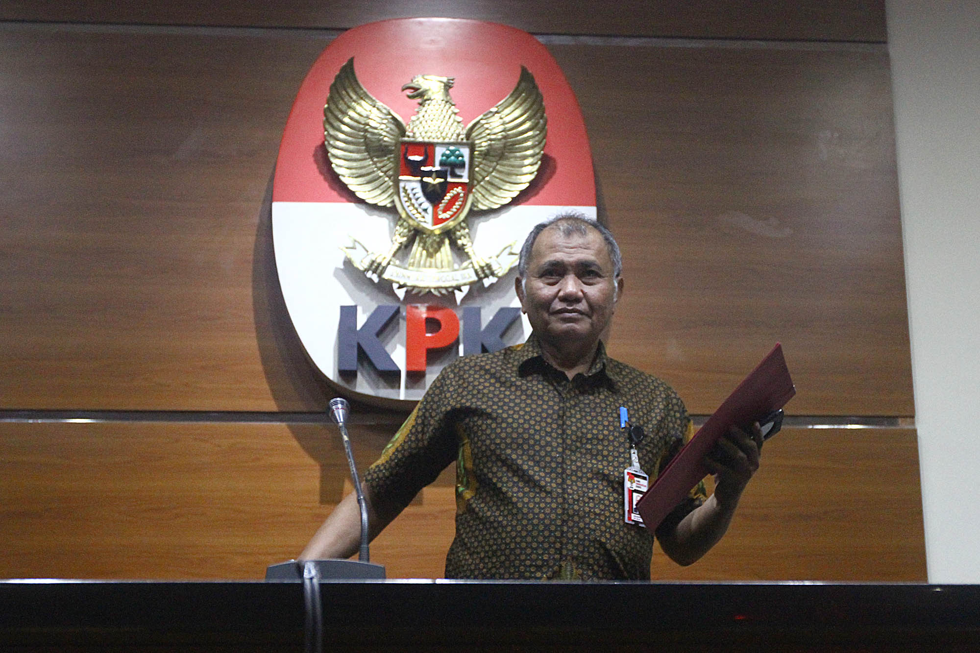 kpk-gelar-barang-bukti-suap-wali-kota-tegal_20170830_214417.jpg
