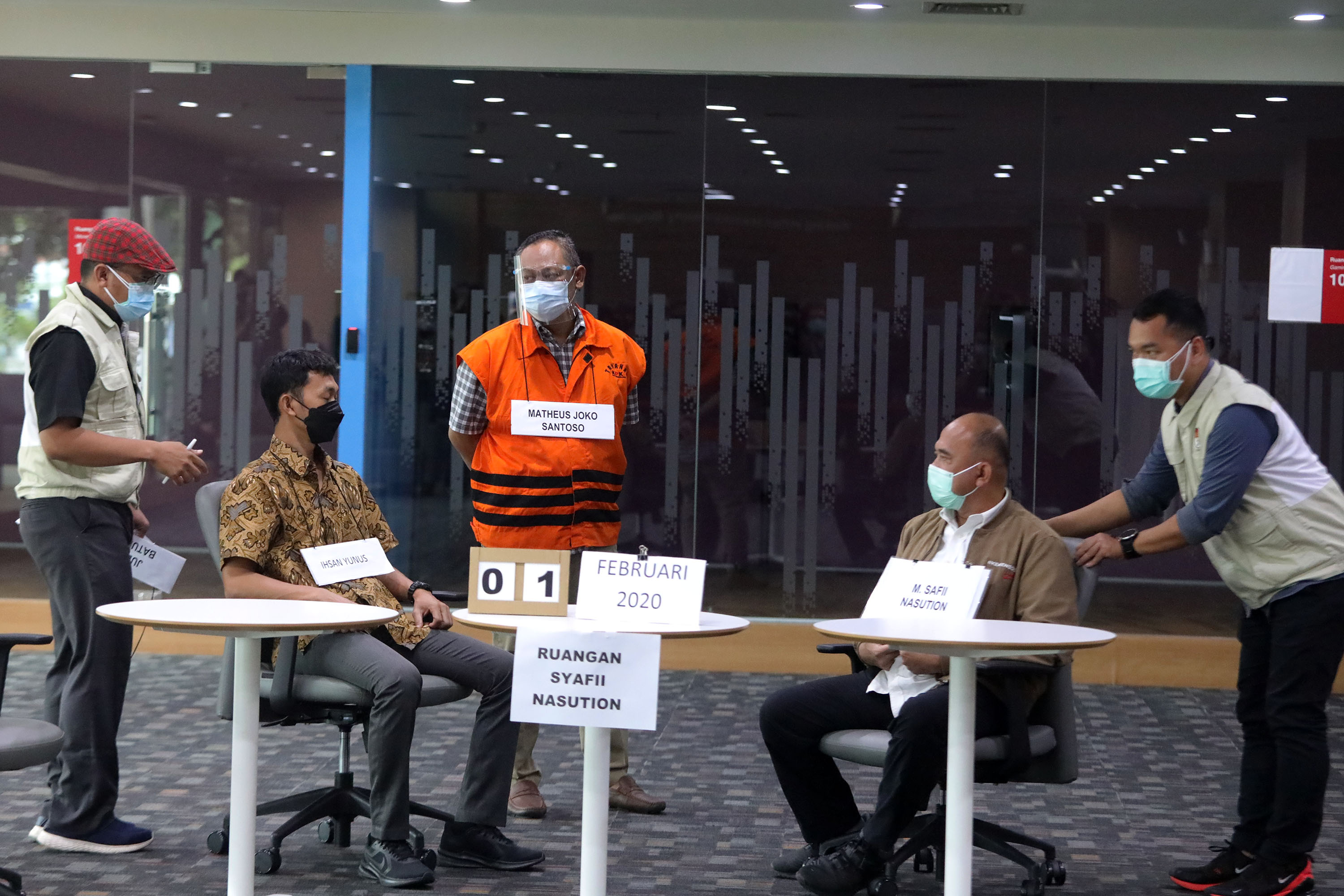 kpk-gelar-rekonstruksi-kasus-korupsi-bansos_20210201_181052.jpg