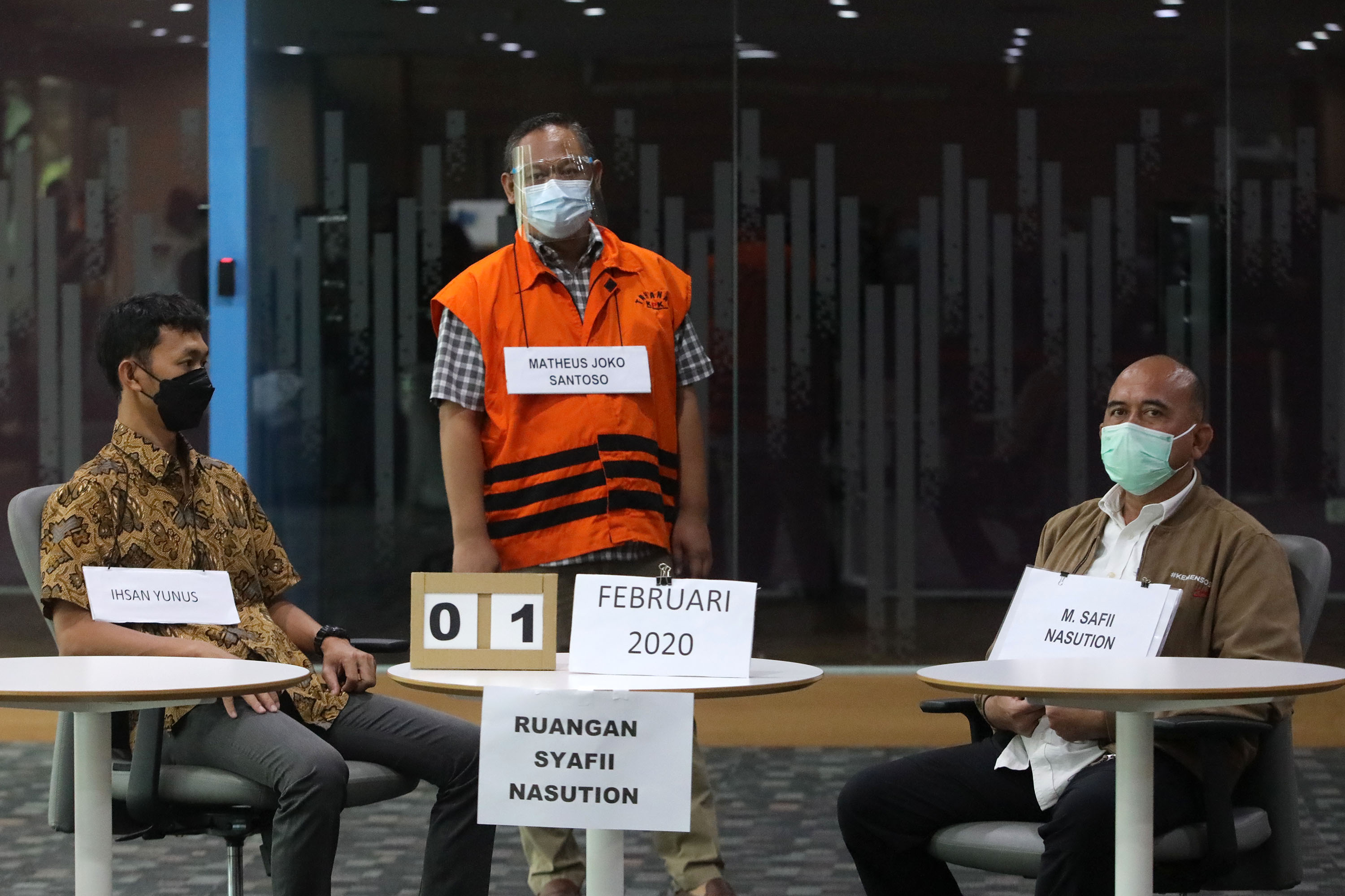 kpk-gelar-rekonstruksi-kasus-korupsi-bansos_20210201_181847.jpg