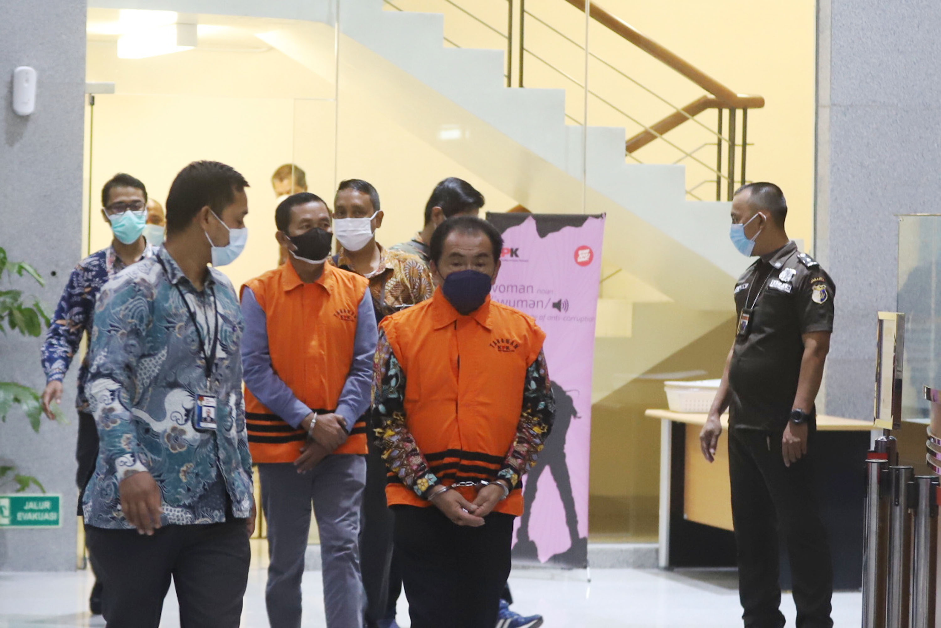 kpk-tahan-bupati-banjarnegara_20210903_231208.jpg