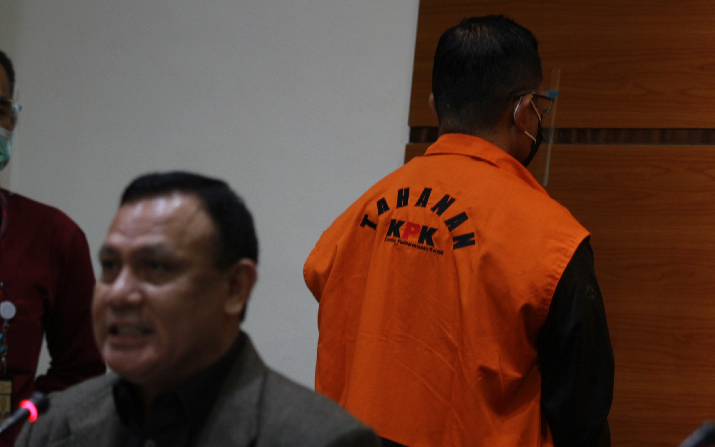 kpk-tetapkan-juliari-peter-batubara-sebagai-tersangka-bansos_20201220_194536.jpg