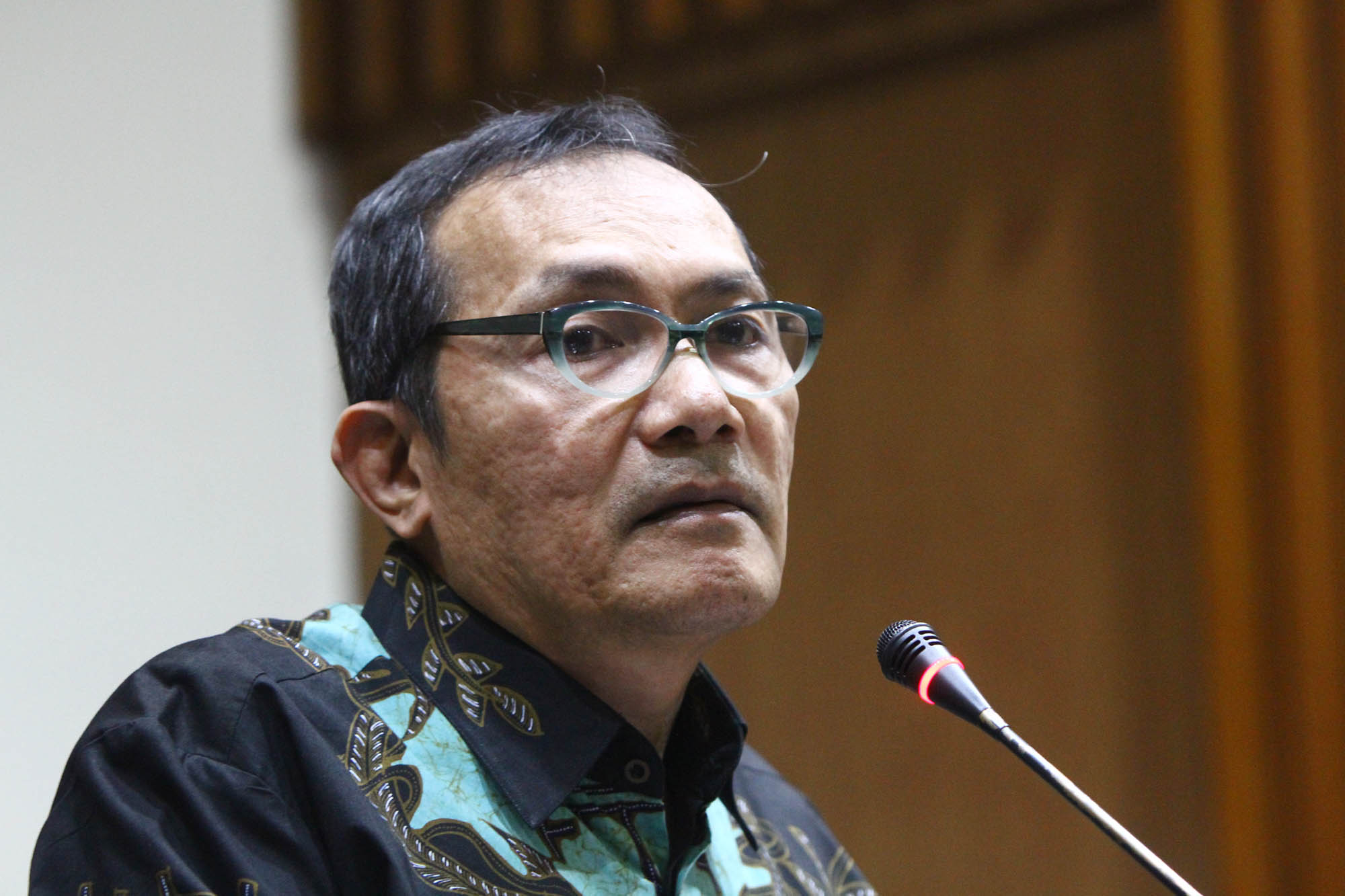 kpk-tetapkan-mantan-bupati-konawe-utara-tersangka_20171003_183732.jpg