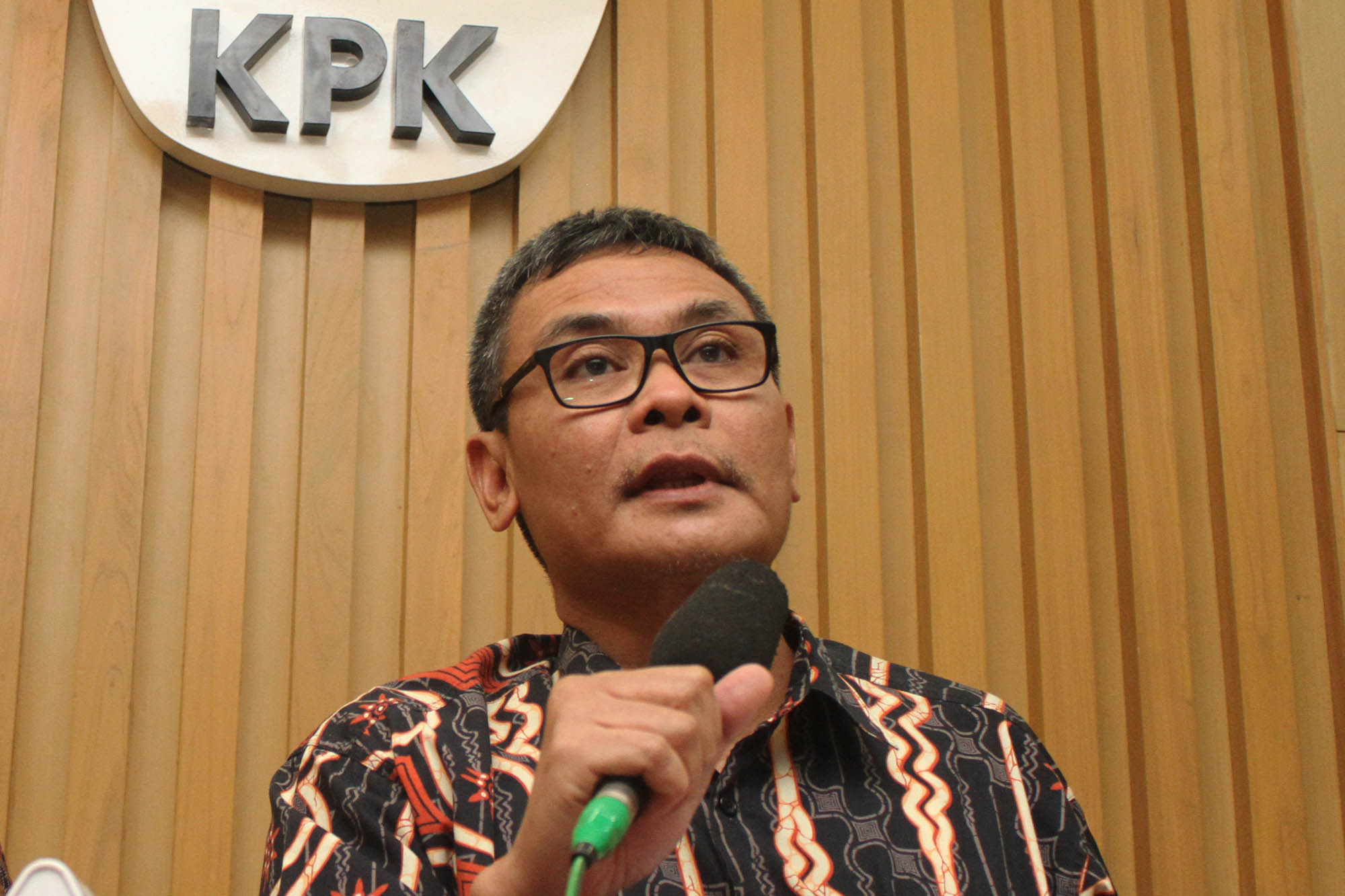 kpk-tetapkan-sekjen-nasdem-tersangka-dana-bansos_20151015_201804.jpg