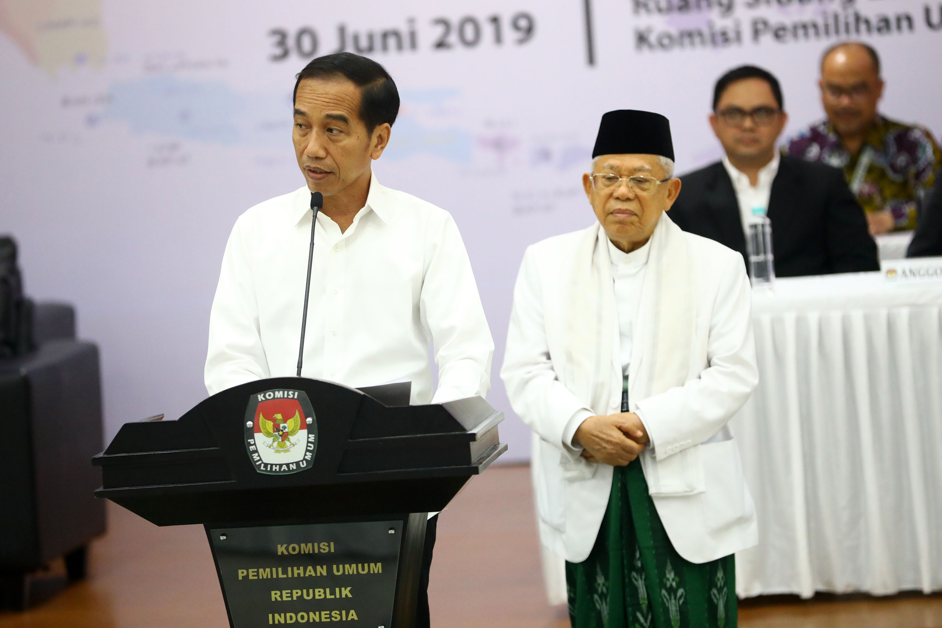 kpu-tetapkan-jokowi-dan-maruf-amin-sebagai-presiden-dan-wakil-presiden-terpilih_20190630_195256.jpg