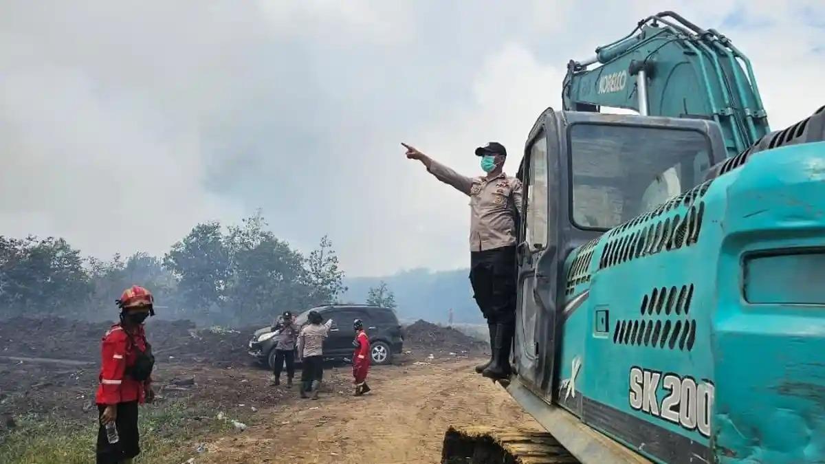 Kebakaran Lahan di Kawasan Merbau Pelalawan Berhasil Dikendalikan, Tim Gabungan Lakukan Pendinginan