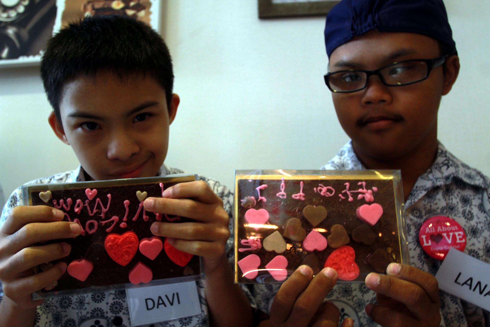 kreasi-coklat-valentine-siswa-slb-asih-budi_20150212_203643.jpg