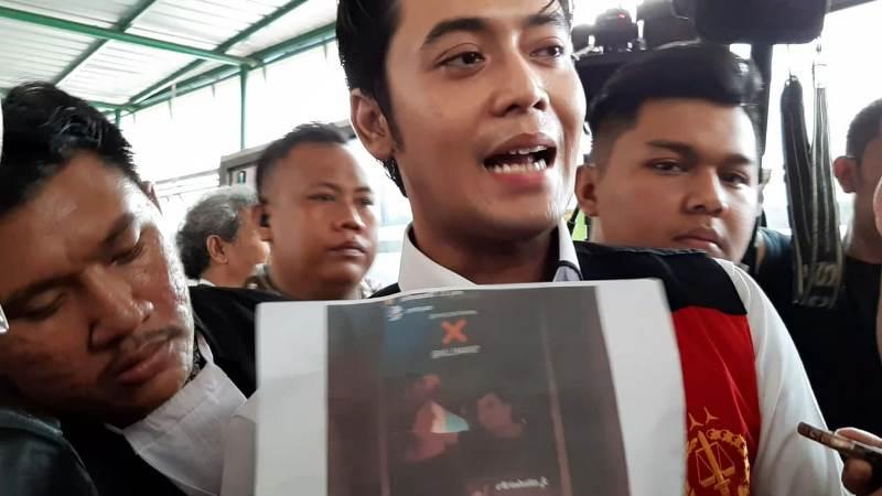 kriss-hatta-sast-menunjukan-bukti-foto-pertemuan-hildar.jpg