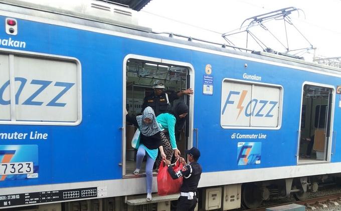 krl-commuter-line_20141208_20141208_085606.jpg