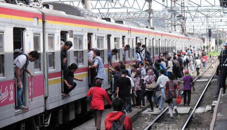 krl-commuterline-jabodetabek_20141208_195434.jpg