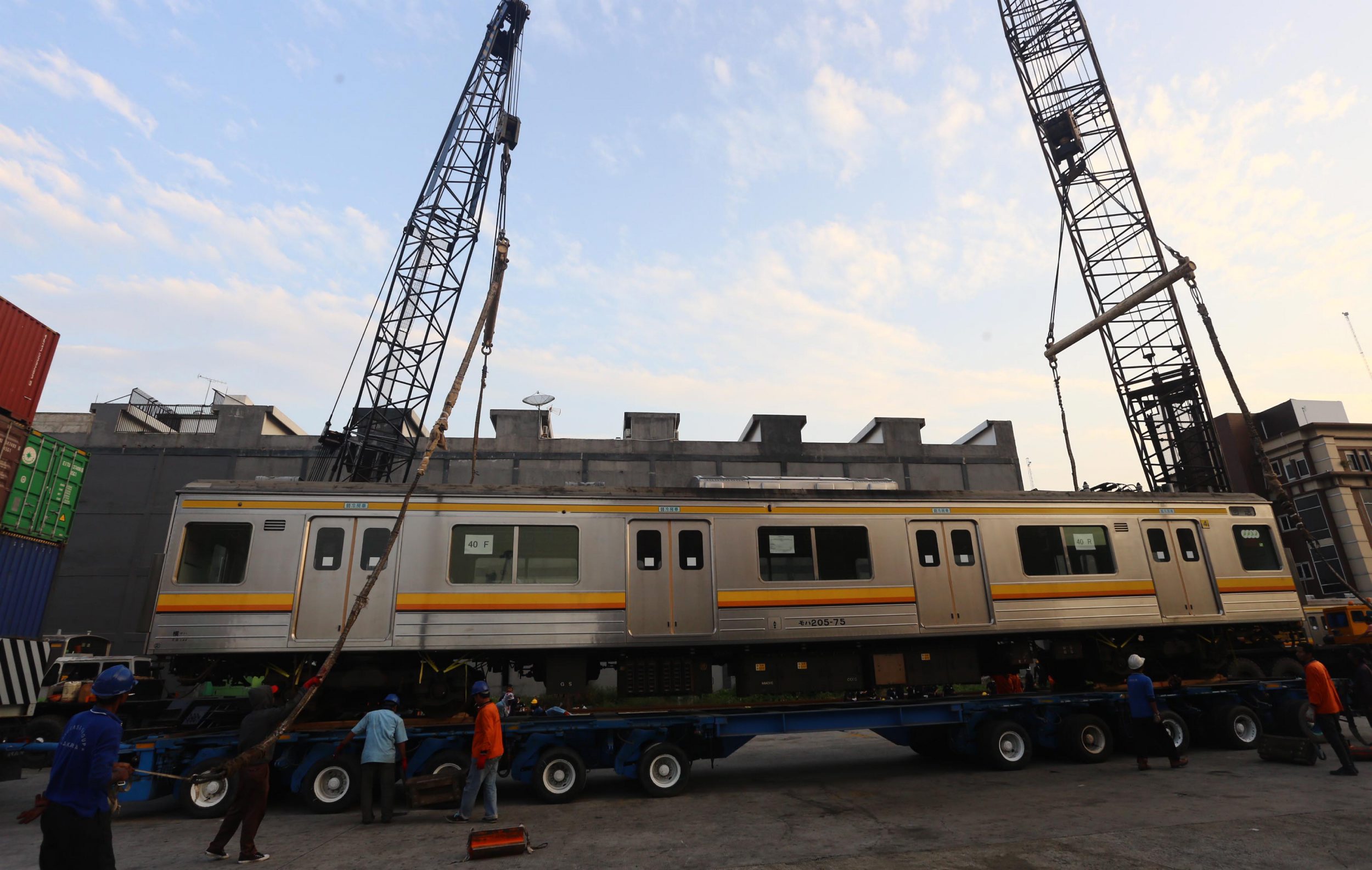 krl-tiba-di-tanjung-priok_20150806_155851.jpg