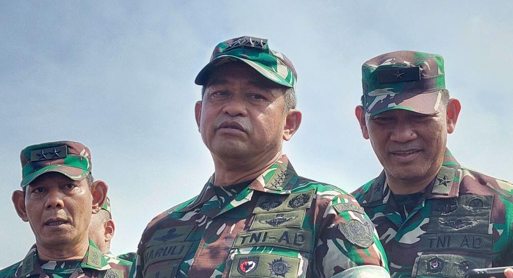 ksad-jenderal-maruli-simanjuntak-usai-apel-gelar-pasukan-pengamanan-pemilu-2024-di-lanud-halim.jpg