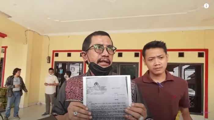 kuasa-hukum-nikita-mirzani-fachmi-bachmid-menunjukkan-surat-dari-kadiv-propam.jpg