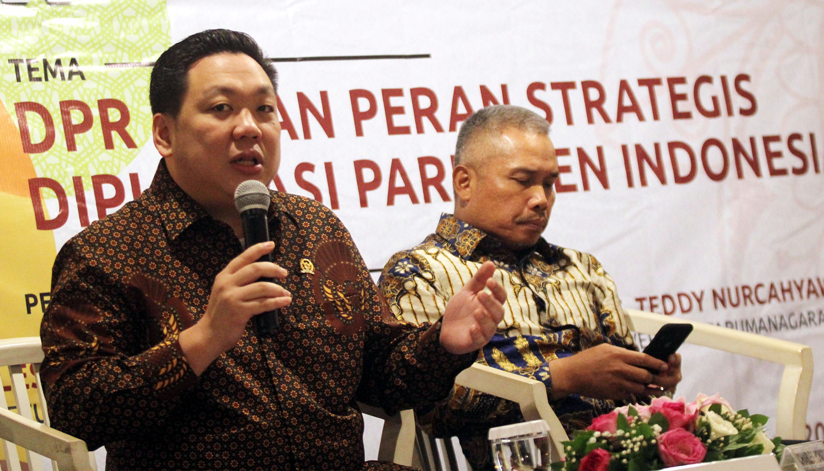 kuliah-umum-diplomasi-parlemen_20191206_182658.jpg