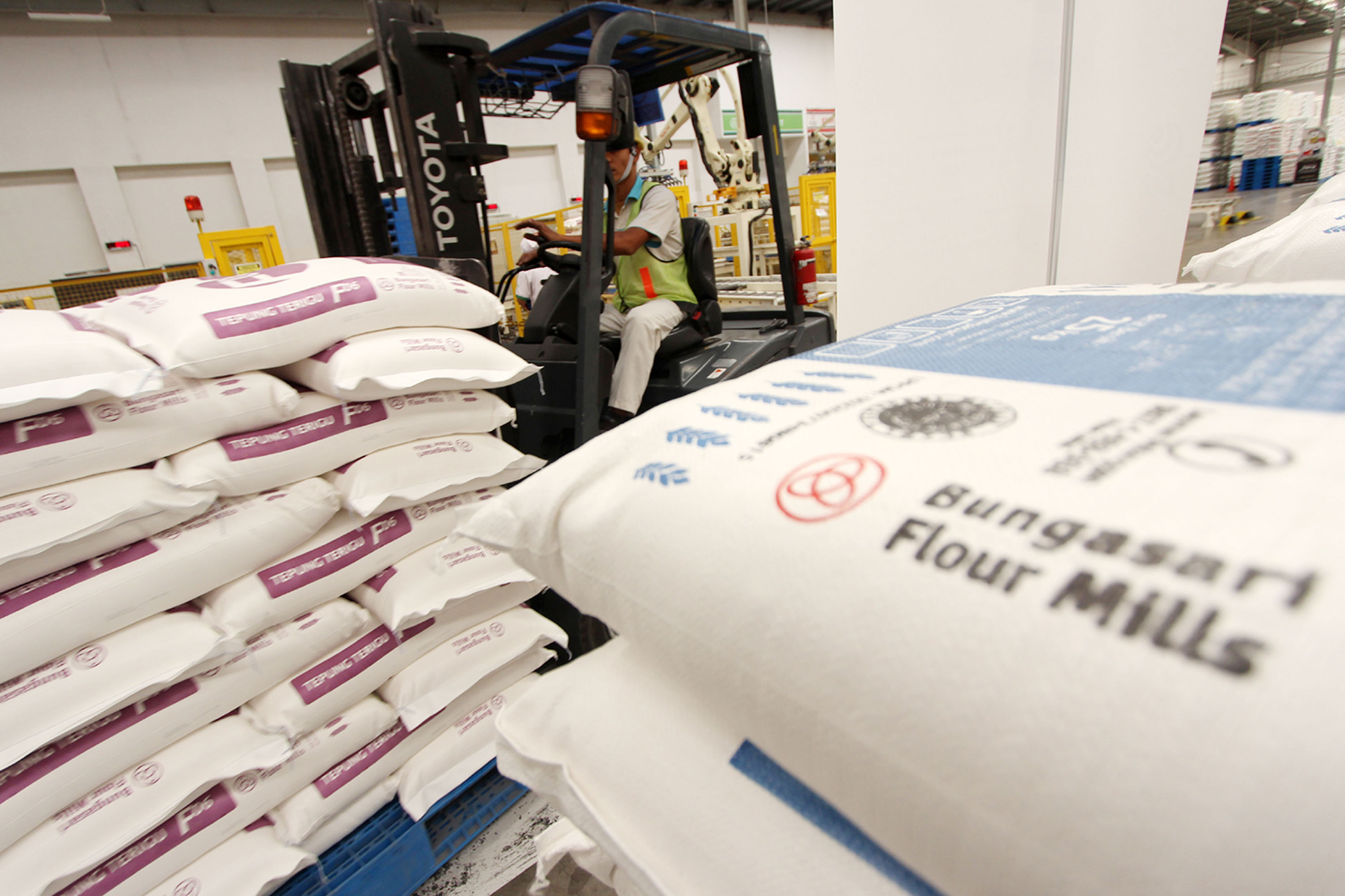 kunjungan-ke-pabrik-pt-bungasari-flour-mills_20171109_210546.jpg