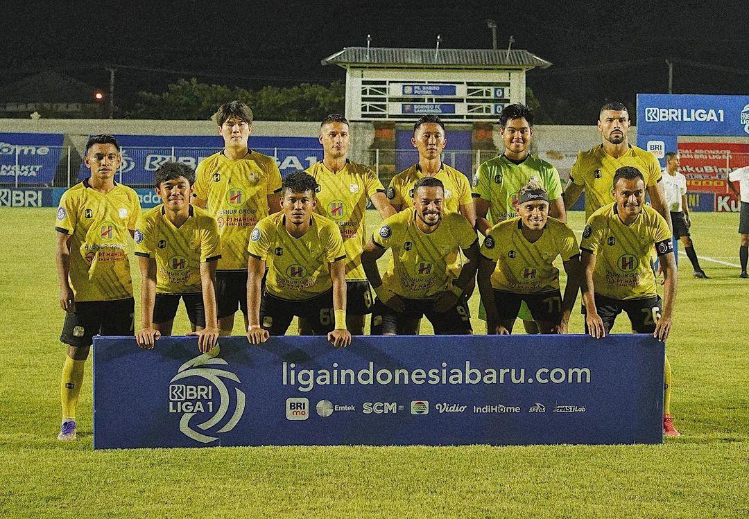 kurniawan-kartika-ajie-kiper-pinjaman-arema-fc-yang-bermain-untuk-barito-putera.jpg