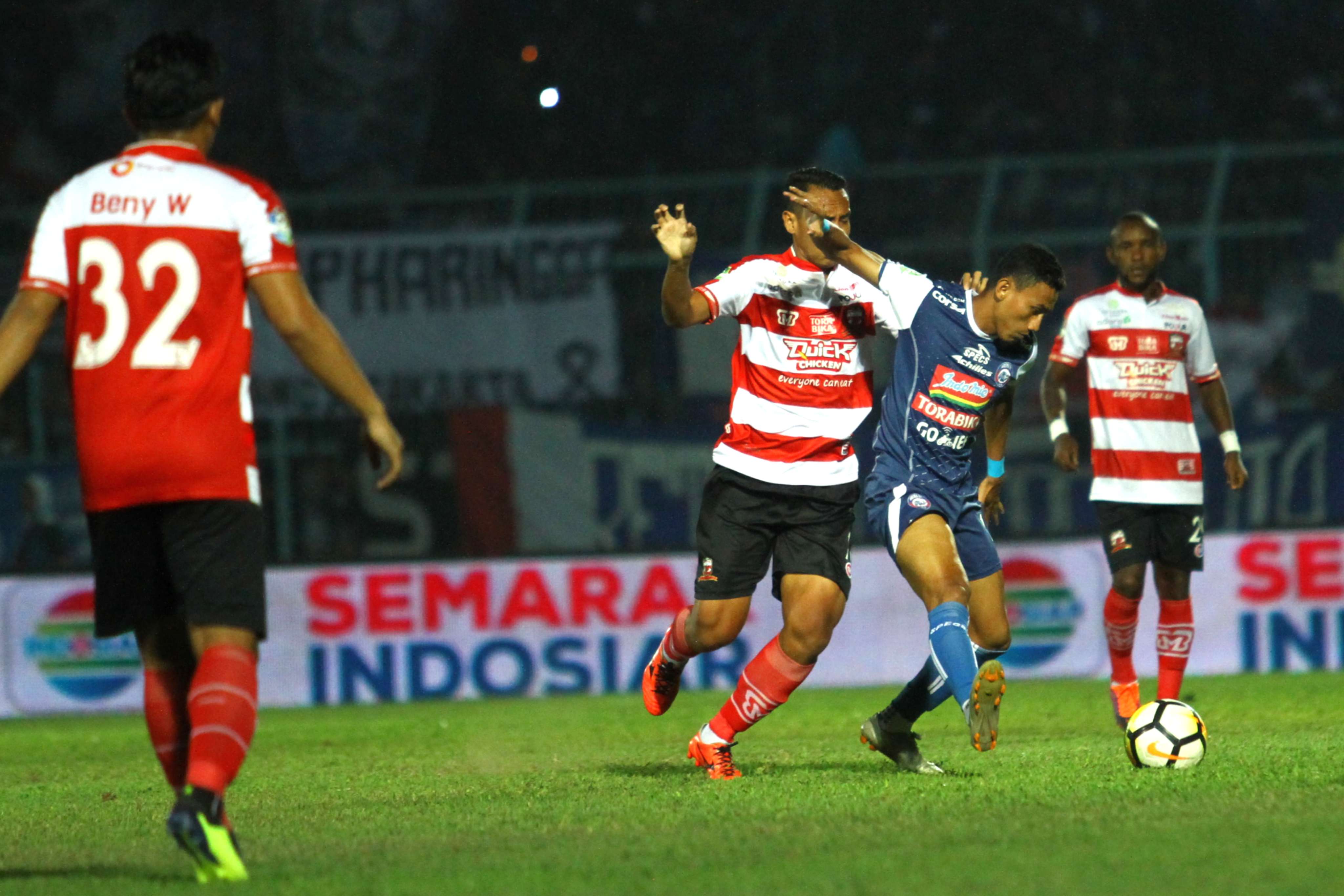 laga-amal-suporter-arema-vs-madura-untuk-kemanusiaan_20180930_164449.jpg