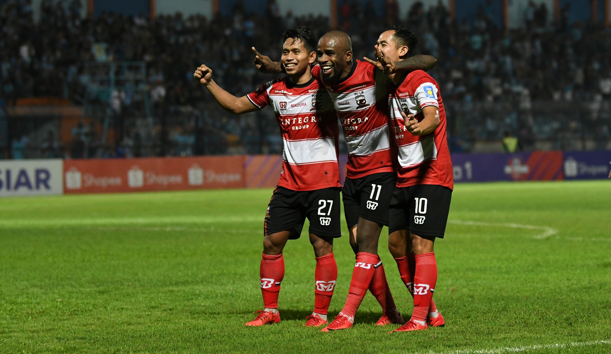 laga-liga-1-persela-lamongan-vs-madura-united_20190517_230056.jpg