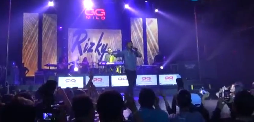 lagu-kesempurnaan-hipnotis-fans-rizky-febian-di-bali_20160521_161532.jpg