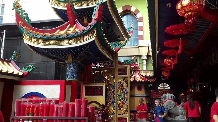 lampion-yang-terpasang-di-vihara-hok-tek-tjeng-sin.jpg
