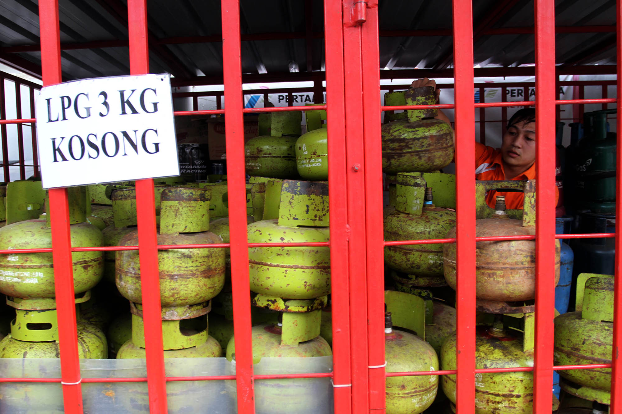langkanya-persediaan-gas-3-kg_20150226_191345.jpg