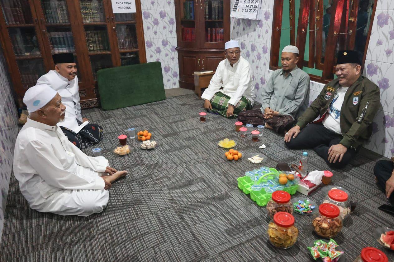 lanyalla-berkunjung-ke-pondok-pesantren-daarut-tauhid.jpg