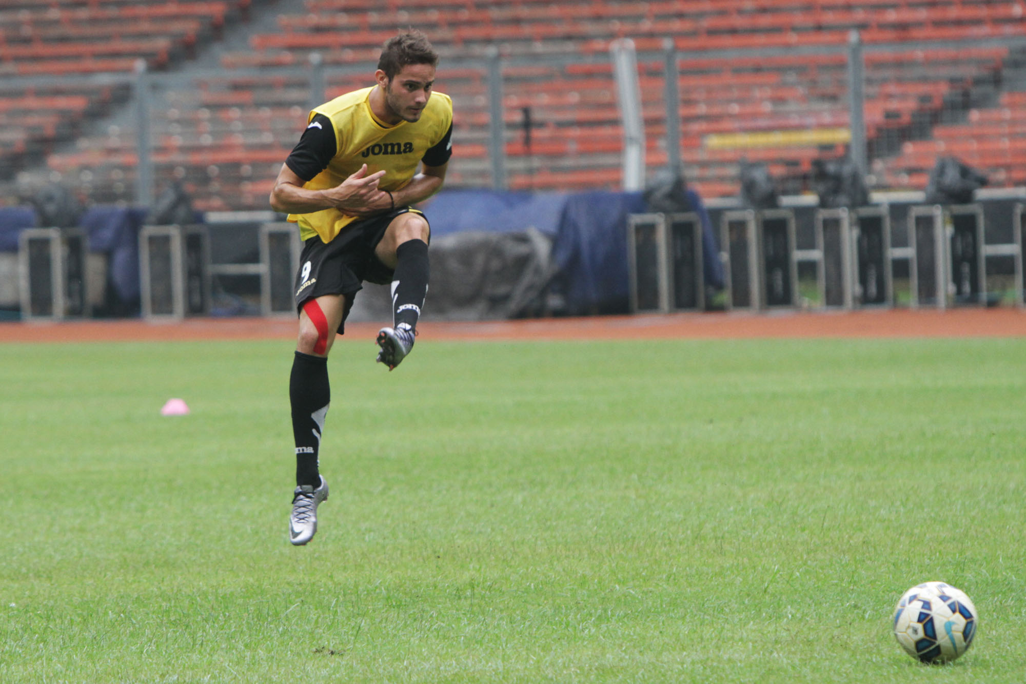 latihan-mitra-kukar-jelang-final-piala-jenderal-soedirman_20160123_115212.jpg